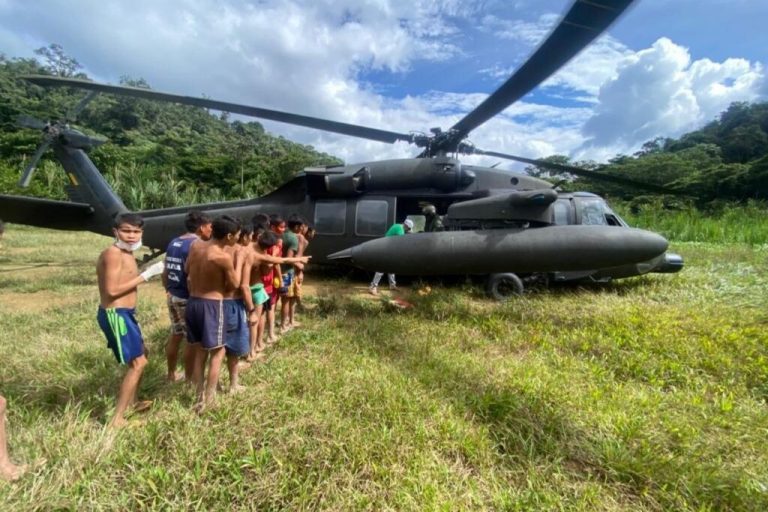 Brazilian Black Hawk helps Yanomamis in Roraima